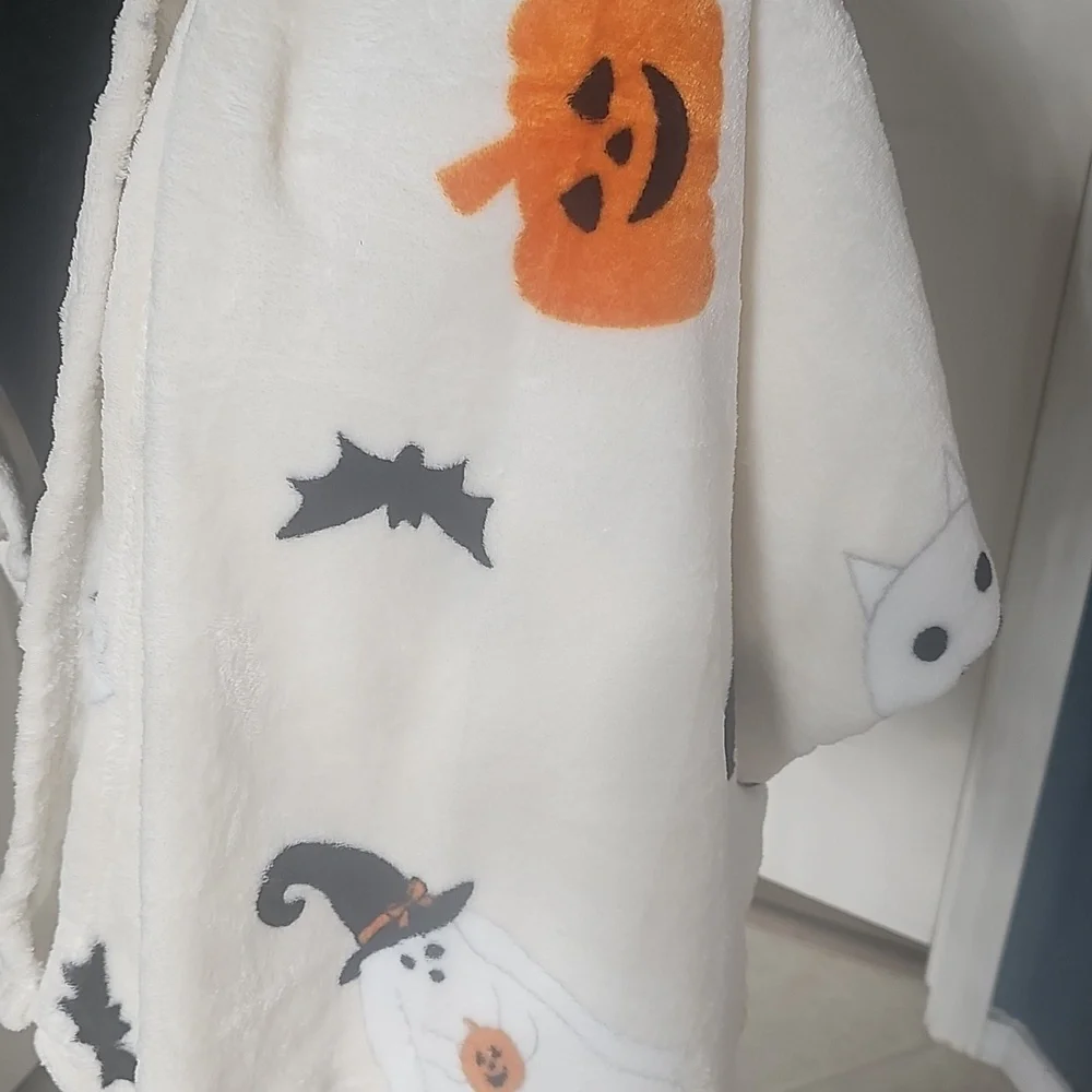 New Spooky Town Cozy Halloween Ghost Bat and Pumpkin Throw Blanket